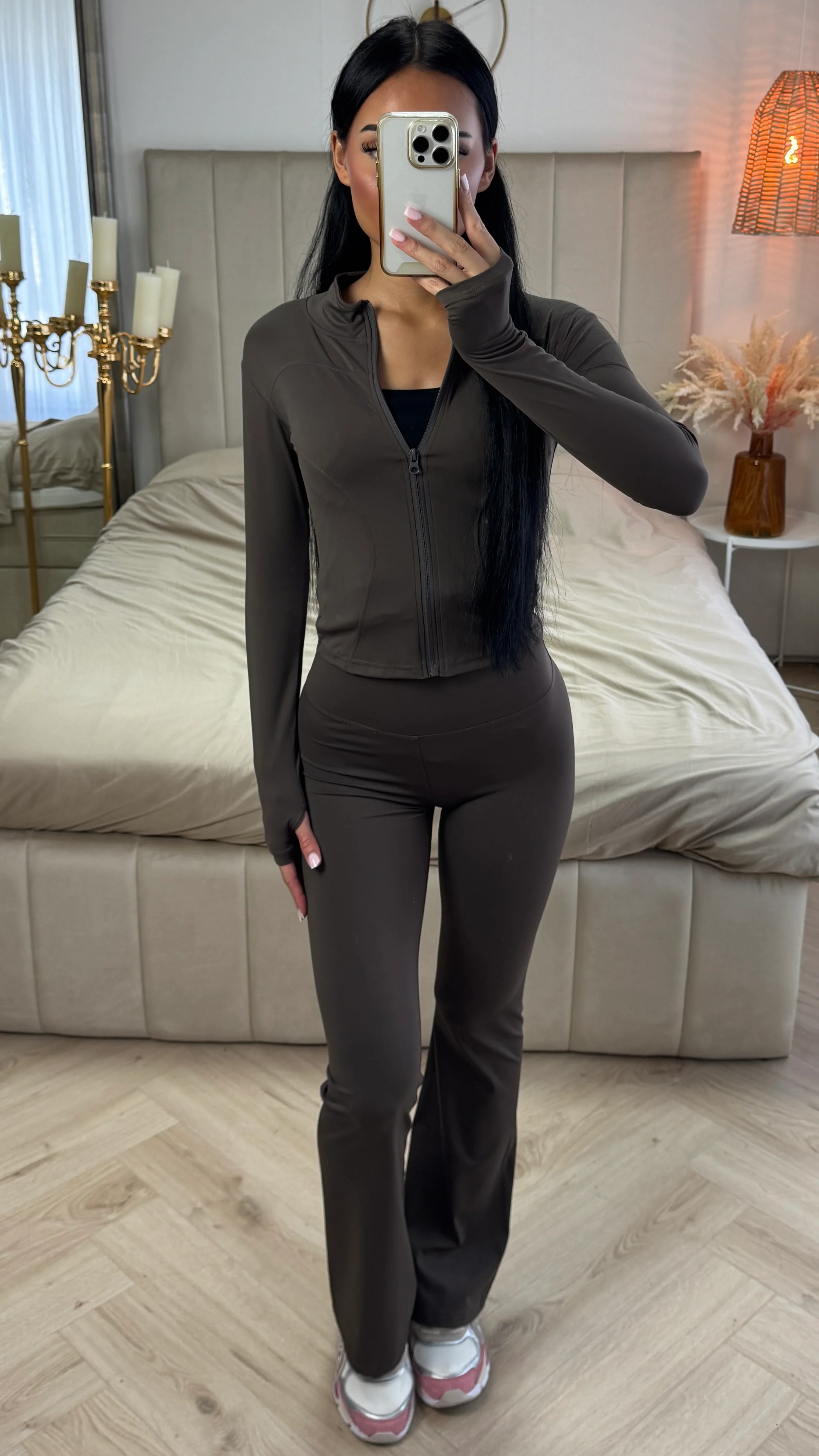 2-Delige Sportset met Rits & Flared Legging – Stretch Techmateriaal - Image 3