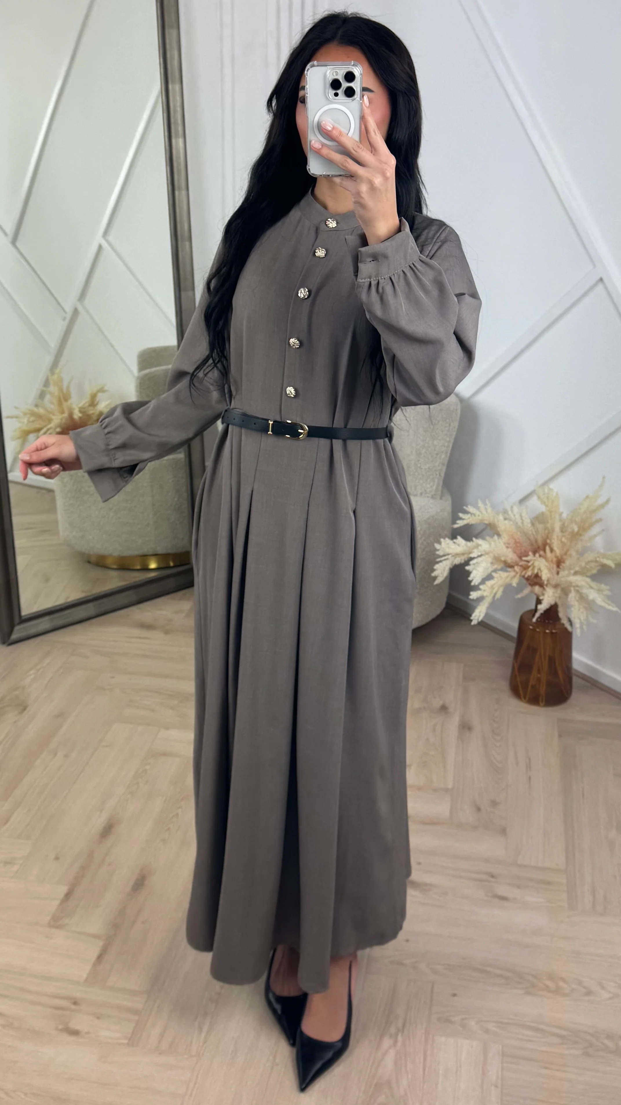 Abaya Maxi Jurk met Plooien en Gouden Knopen - Image 2