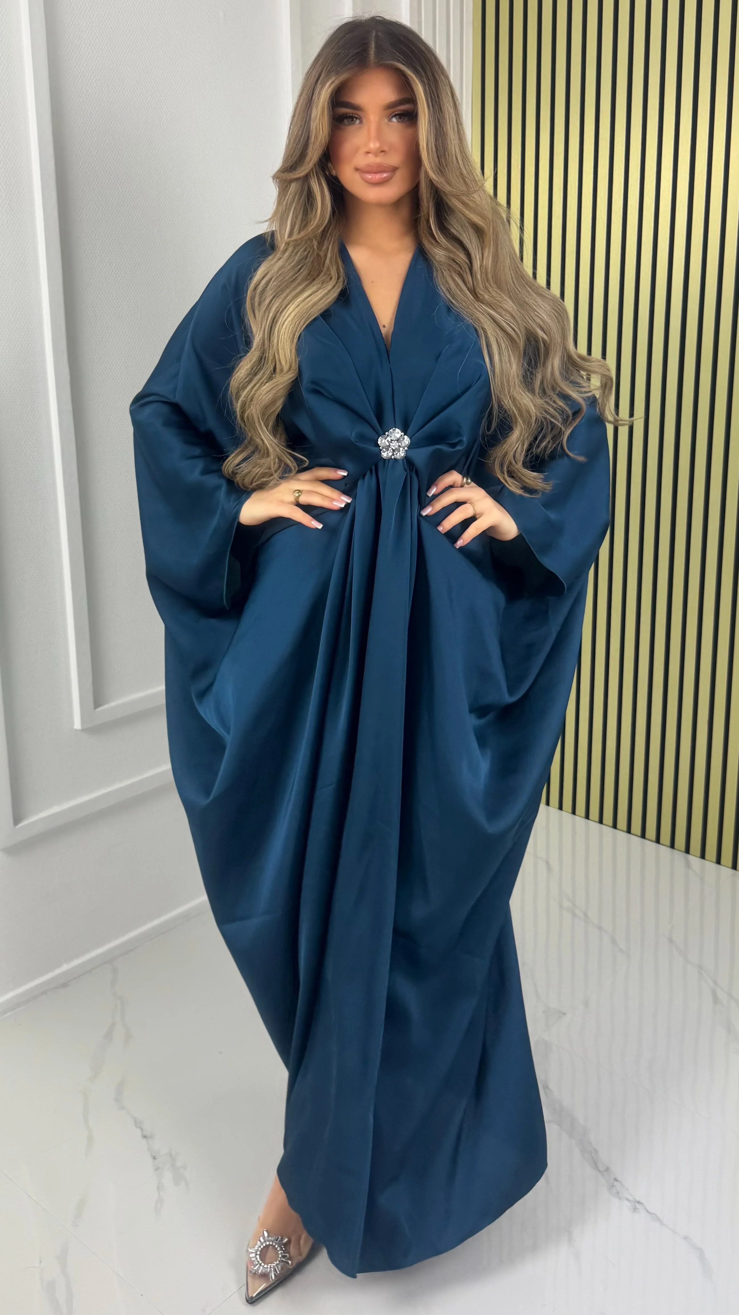 Brooch Detail Oversized Satin Dress - Image 28