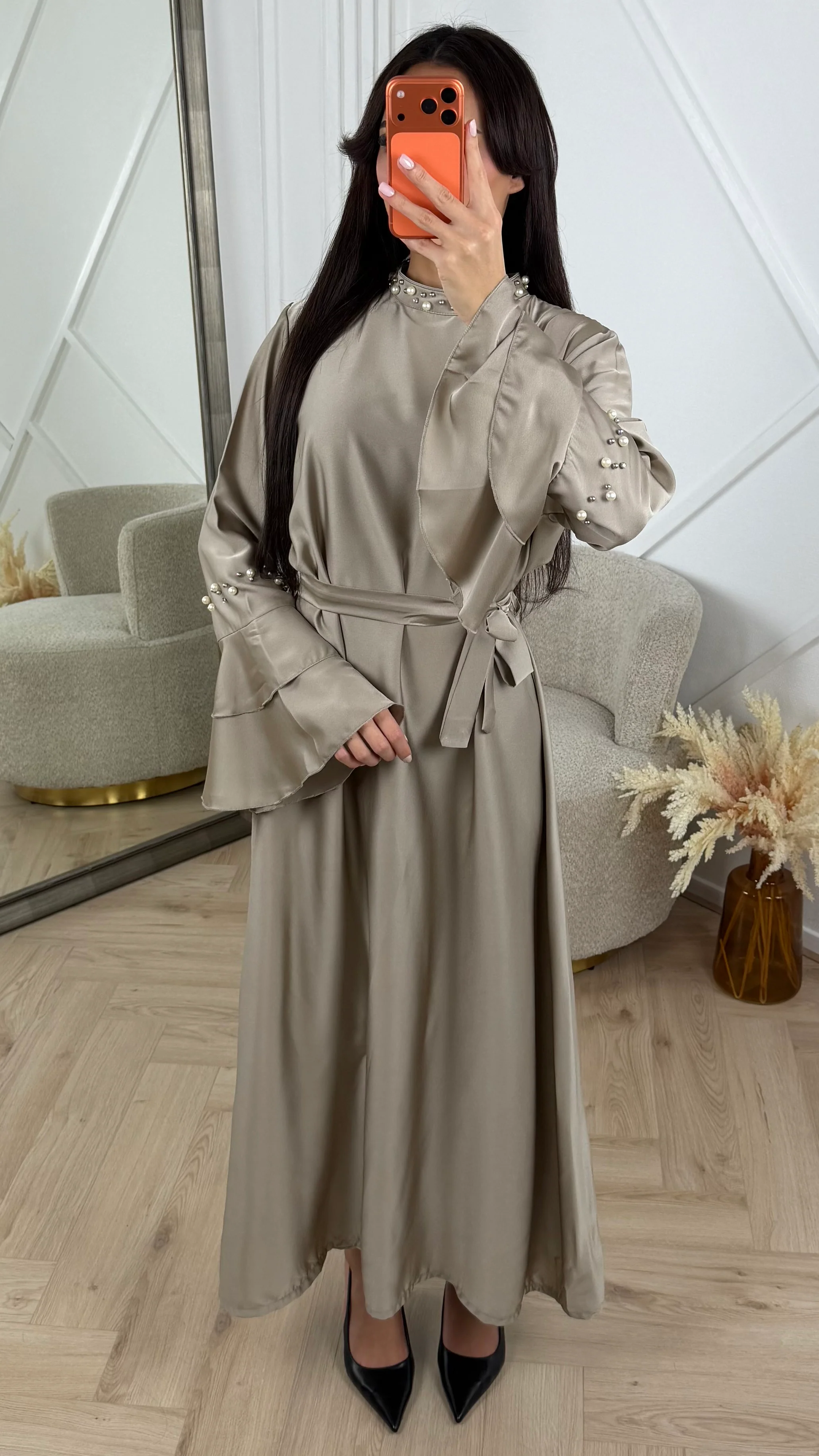 Elegante Abaya met Parel Details en Ceintuur - Image 2