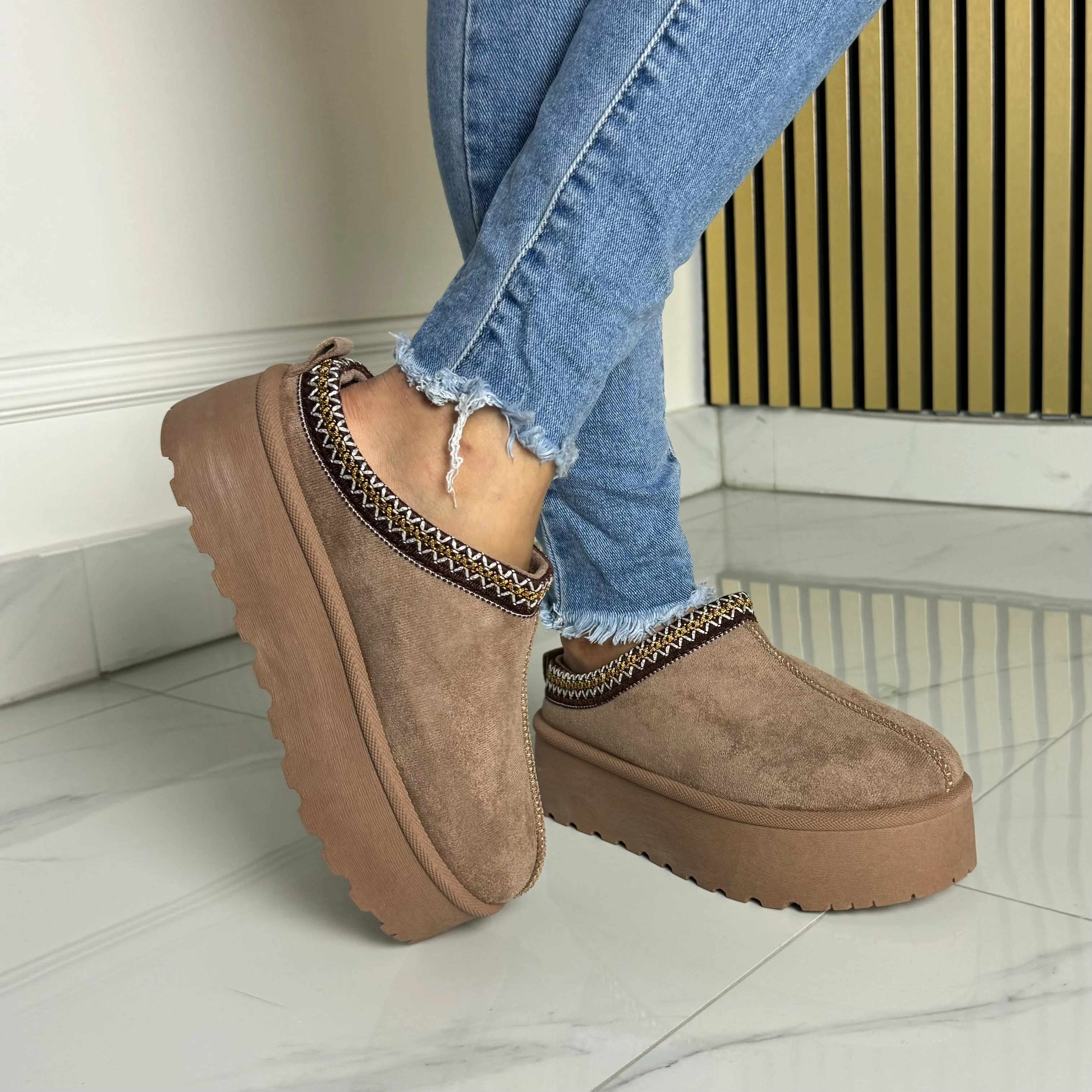 Famous 5CM Platform Taswoman Khaki S320 - Image 4