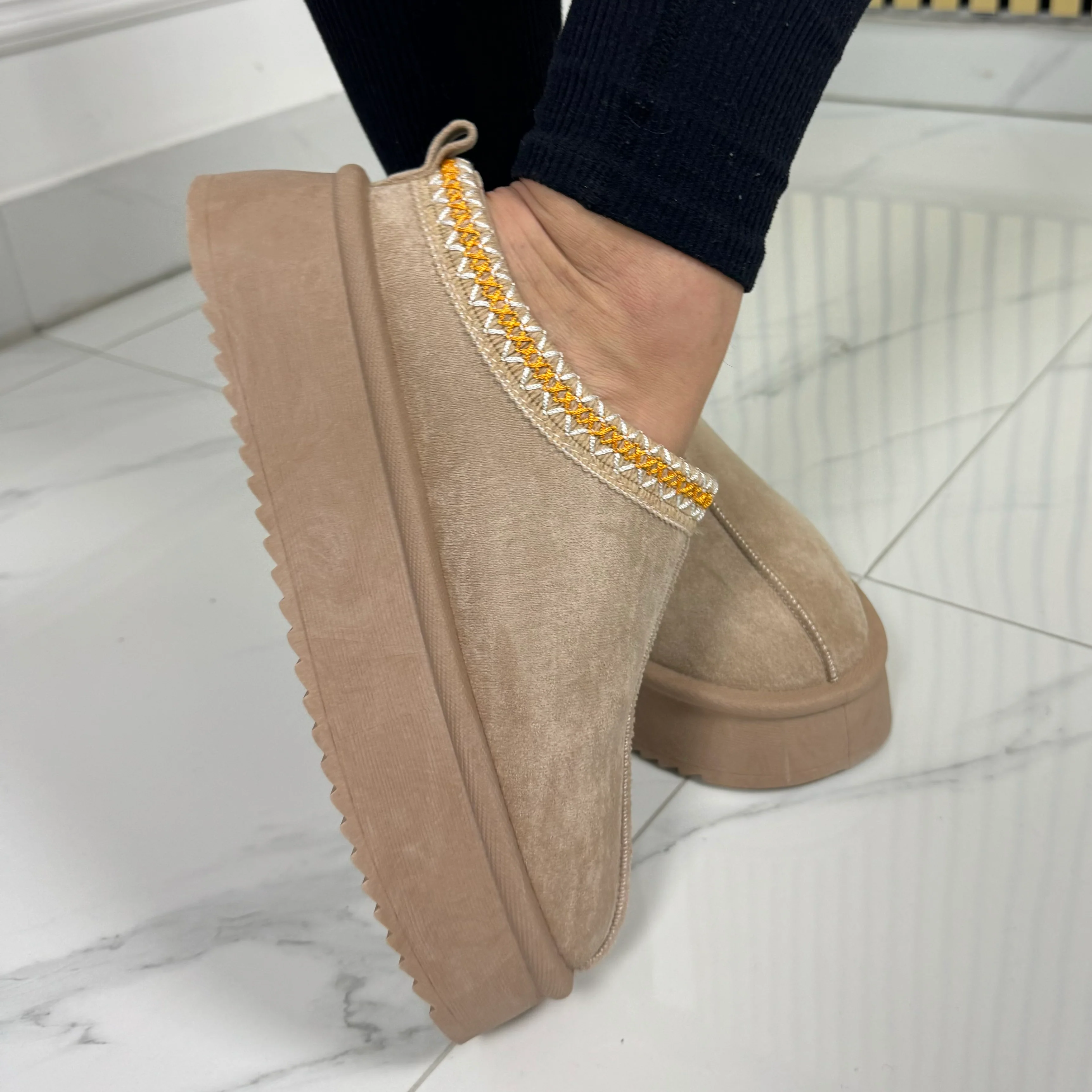 Famous Platform Taswoman UA1822 BEIGE - Image 4