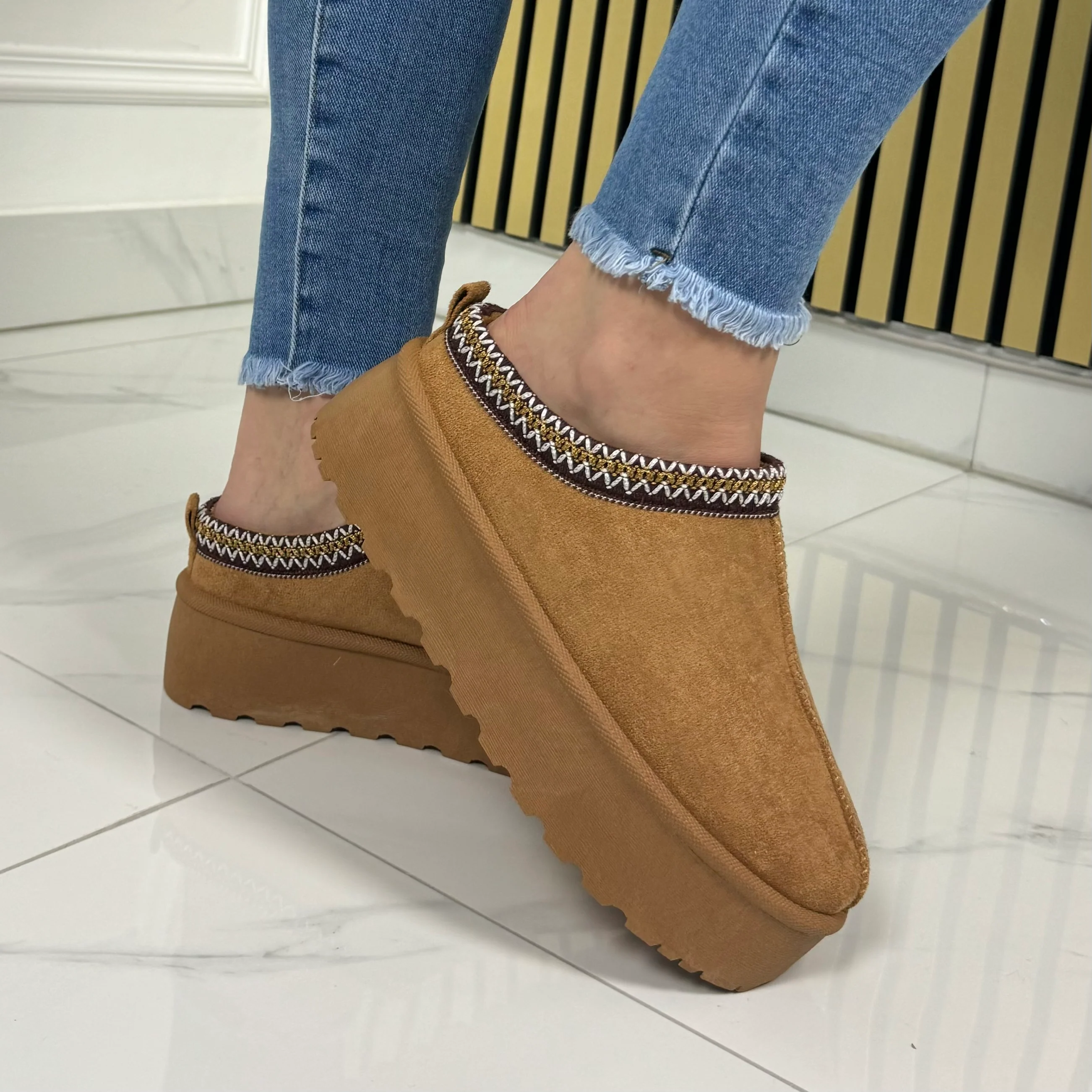 FY-118 Camel Platform Taswoman Famous - Image 5