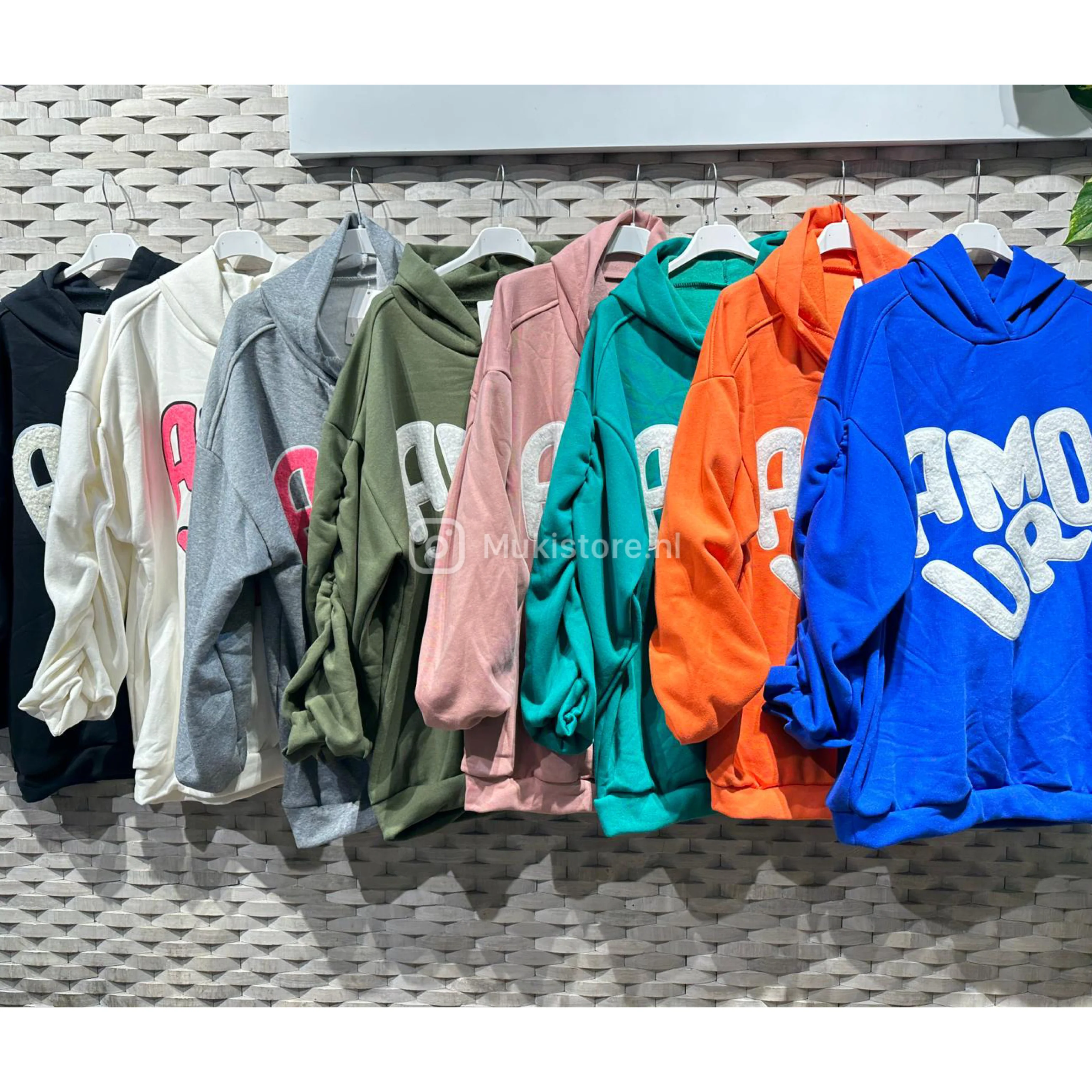 Hoodie 3D Amour Puffed Sleeves Detail - Image 4