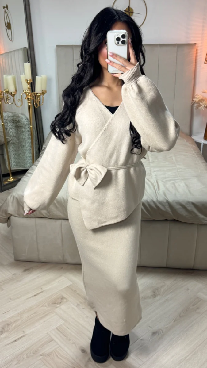 Knitwear V Neck Tie Belt Skirt Set - Image 8
