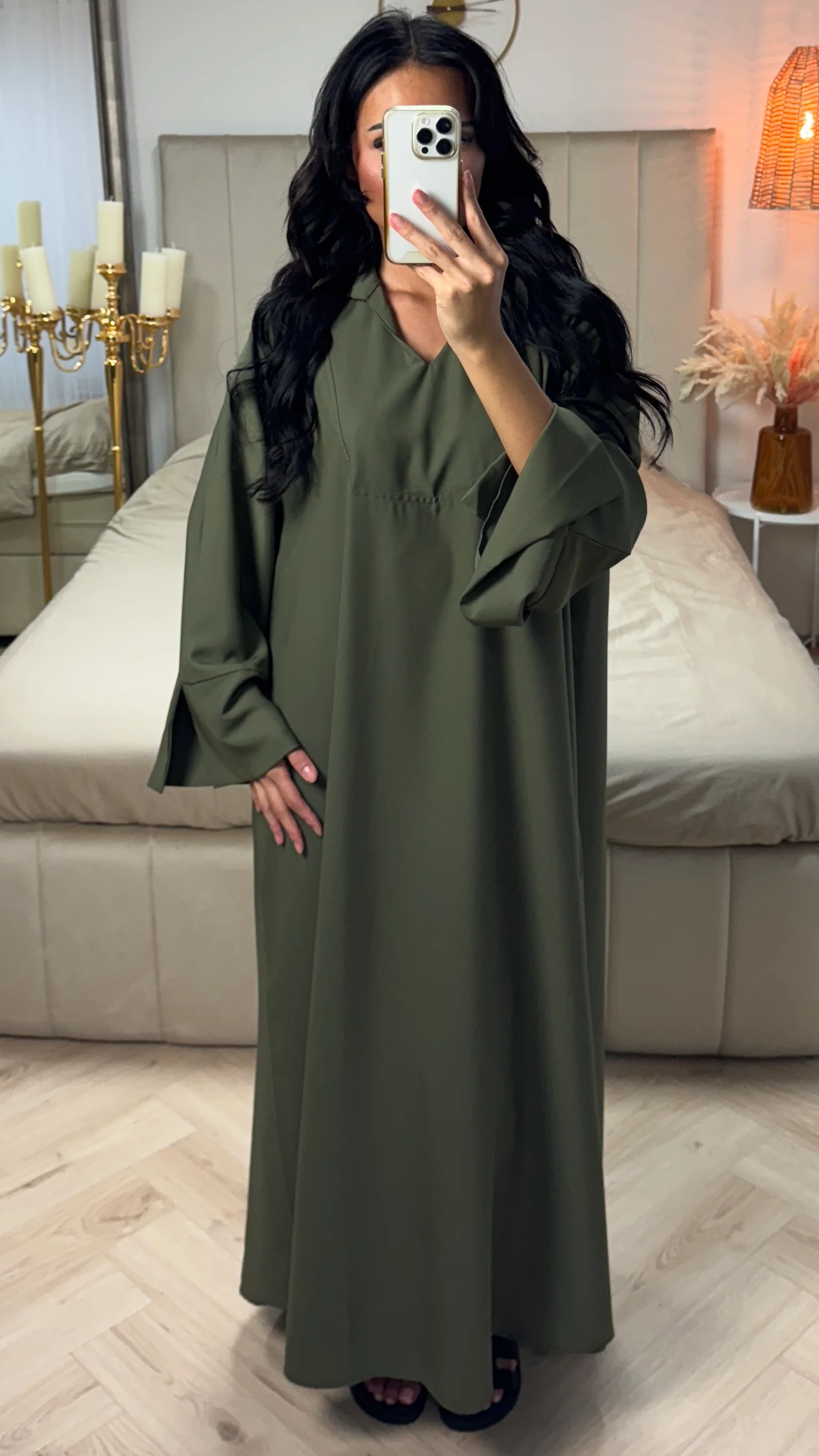 Lange Abaya met V-hals en Splitmouwen - Image 5