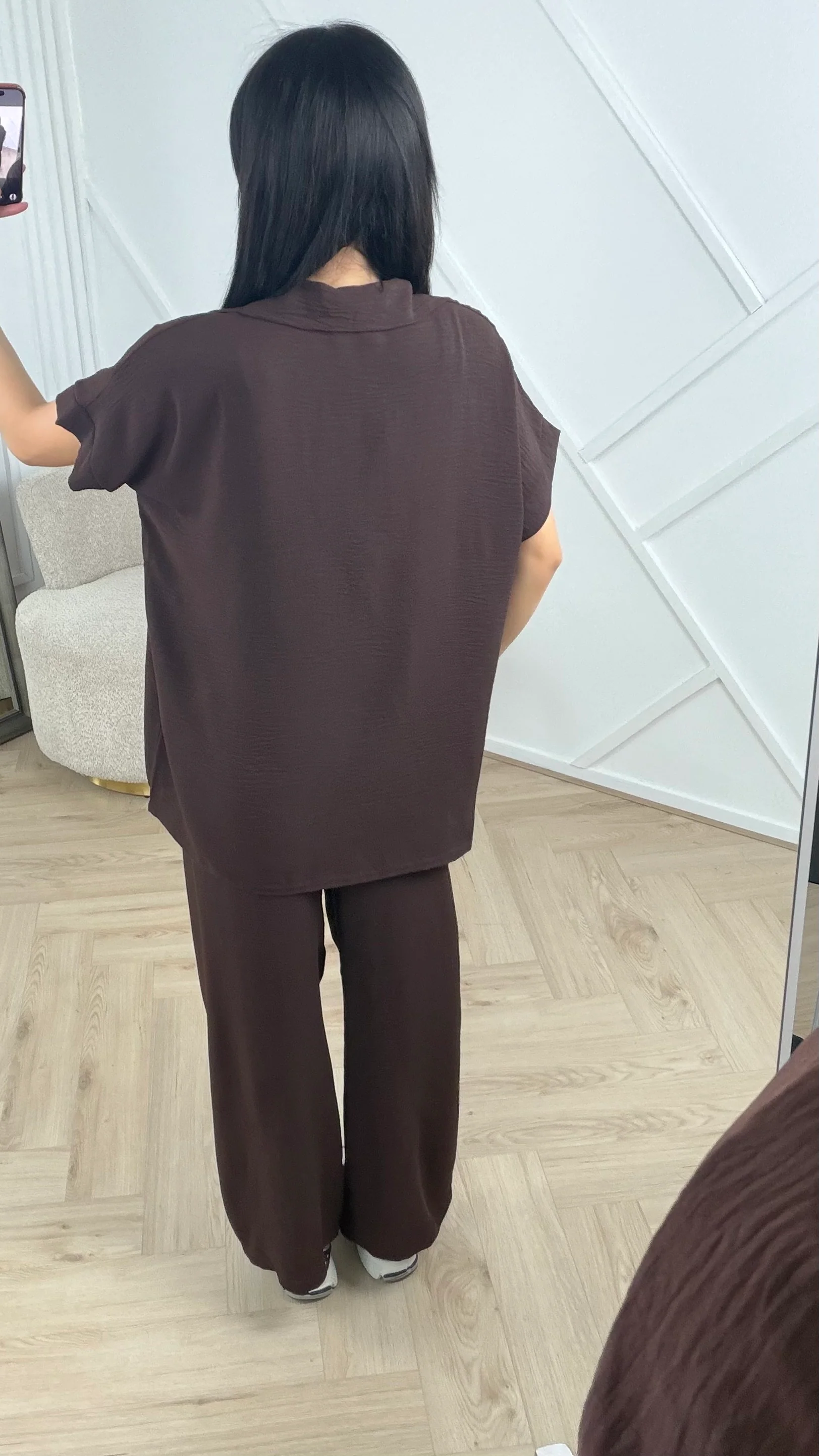 Luchtige Tweedelige Set met Kraag en Wijde Broek - Image 7