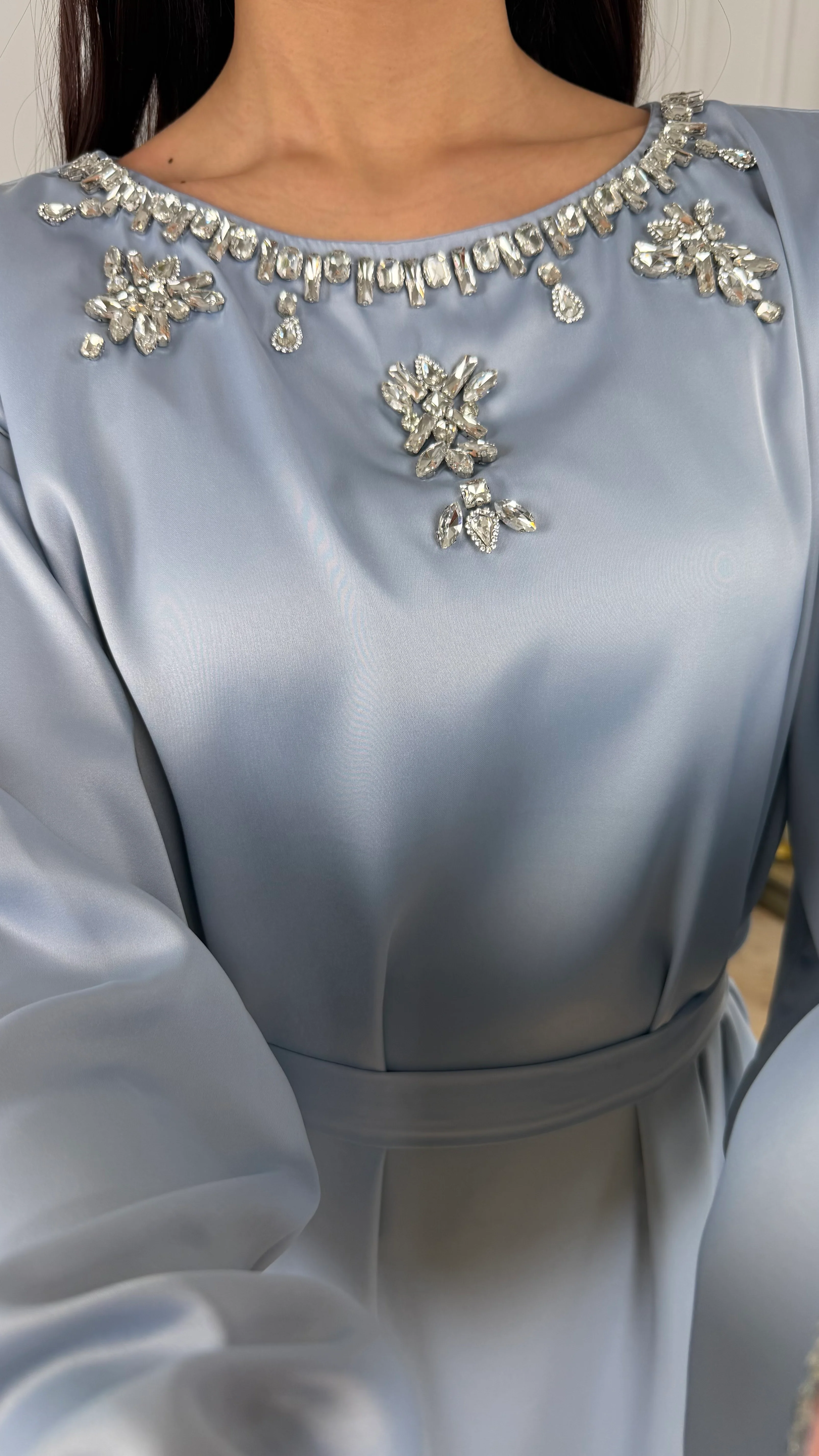 Luxe Maxi Jurk met Kristalborduursel en Wijde Mouwen - Image 2