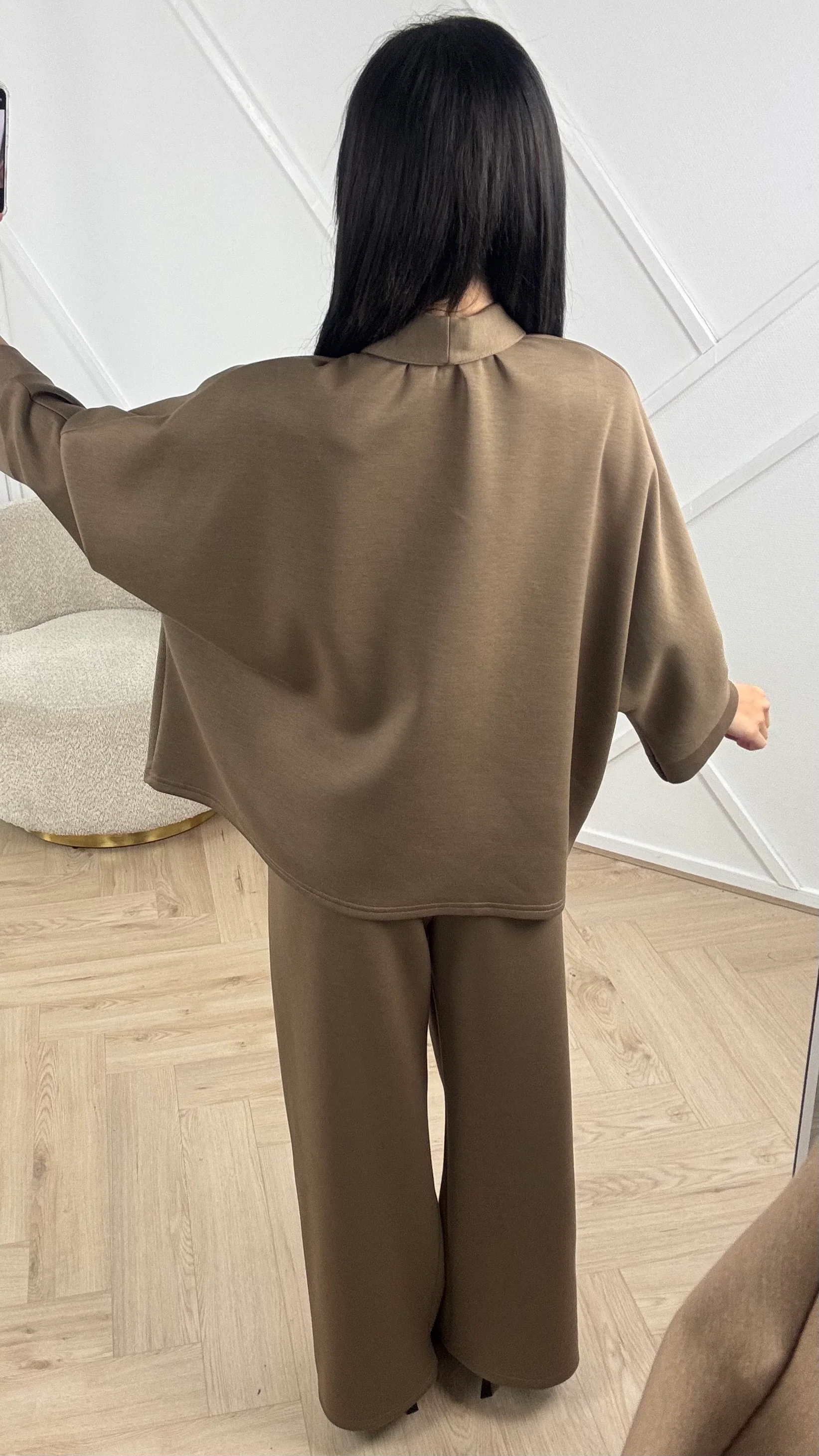 Luxe Viscose Two-Piece Set met Gouden Broche - Image 10