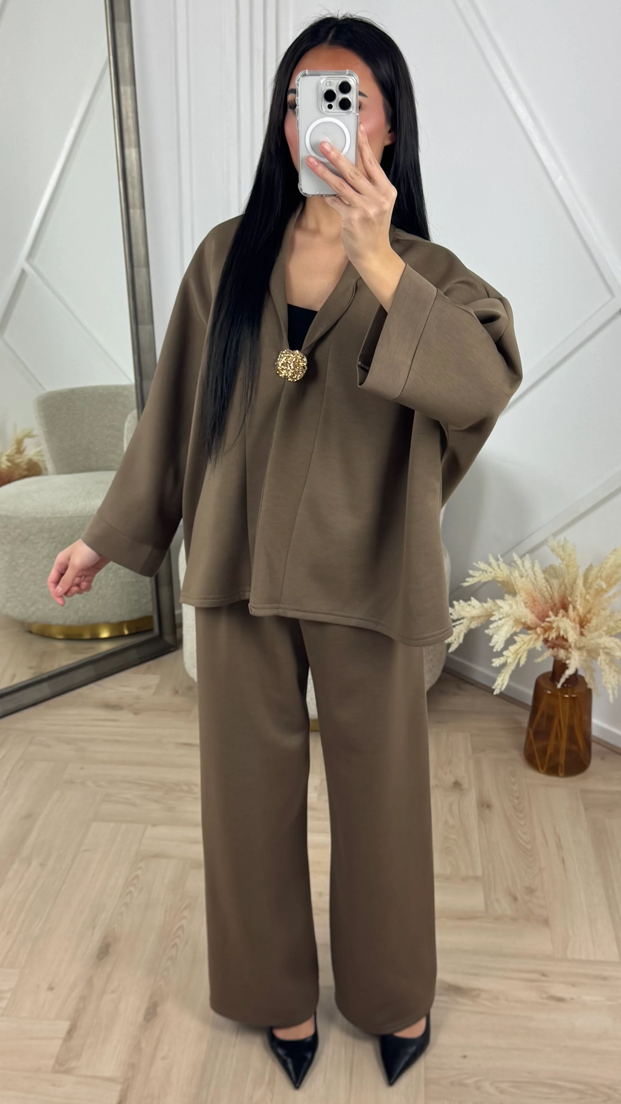 Luxe Viscose Two-Piece Set met Gouden Broche - Image 11