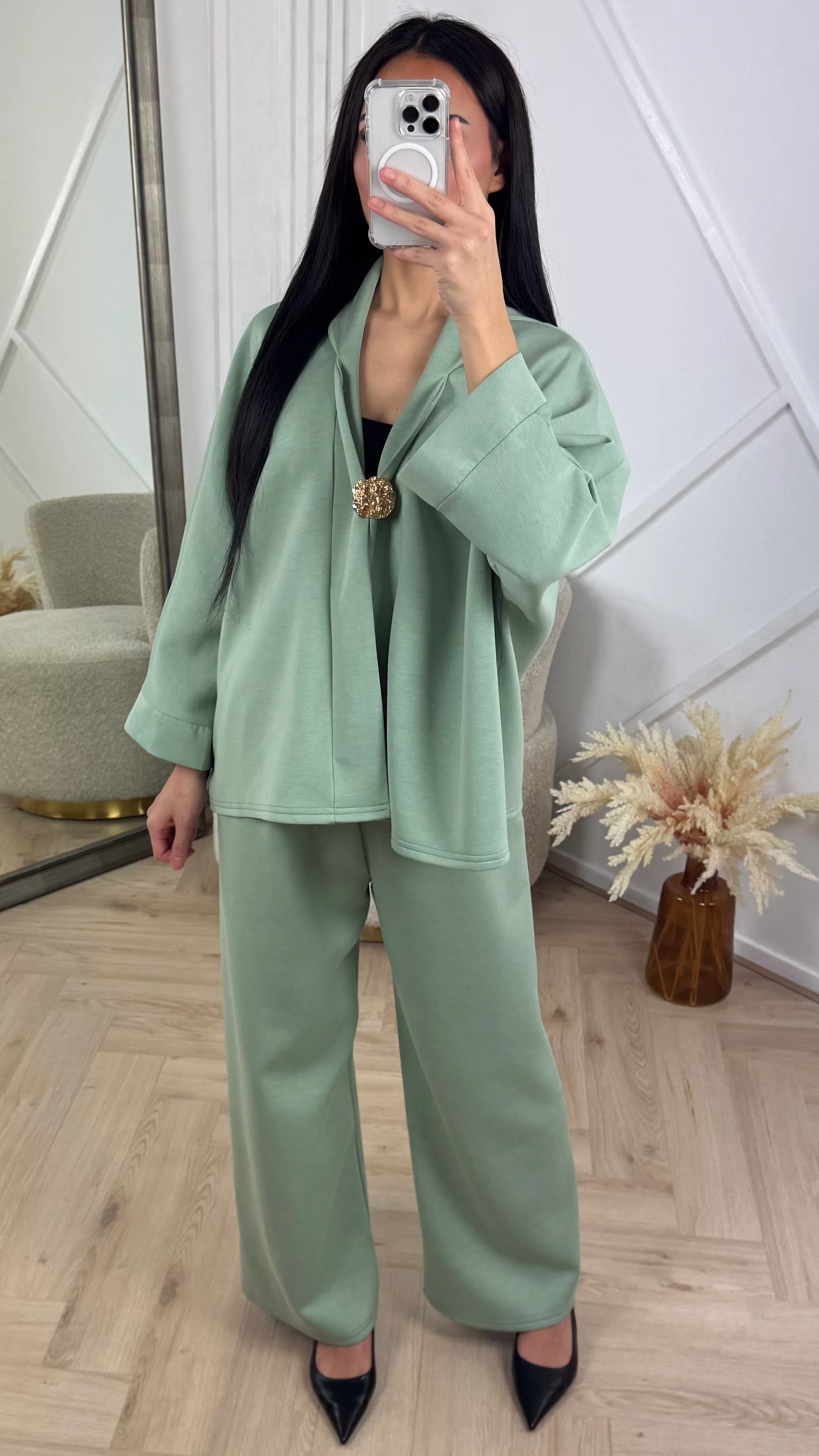 Luxe Viscose Two-Piece Set met Gouden Broche - Image 12