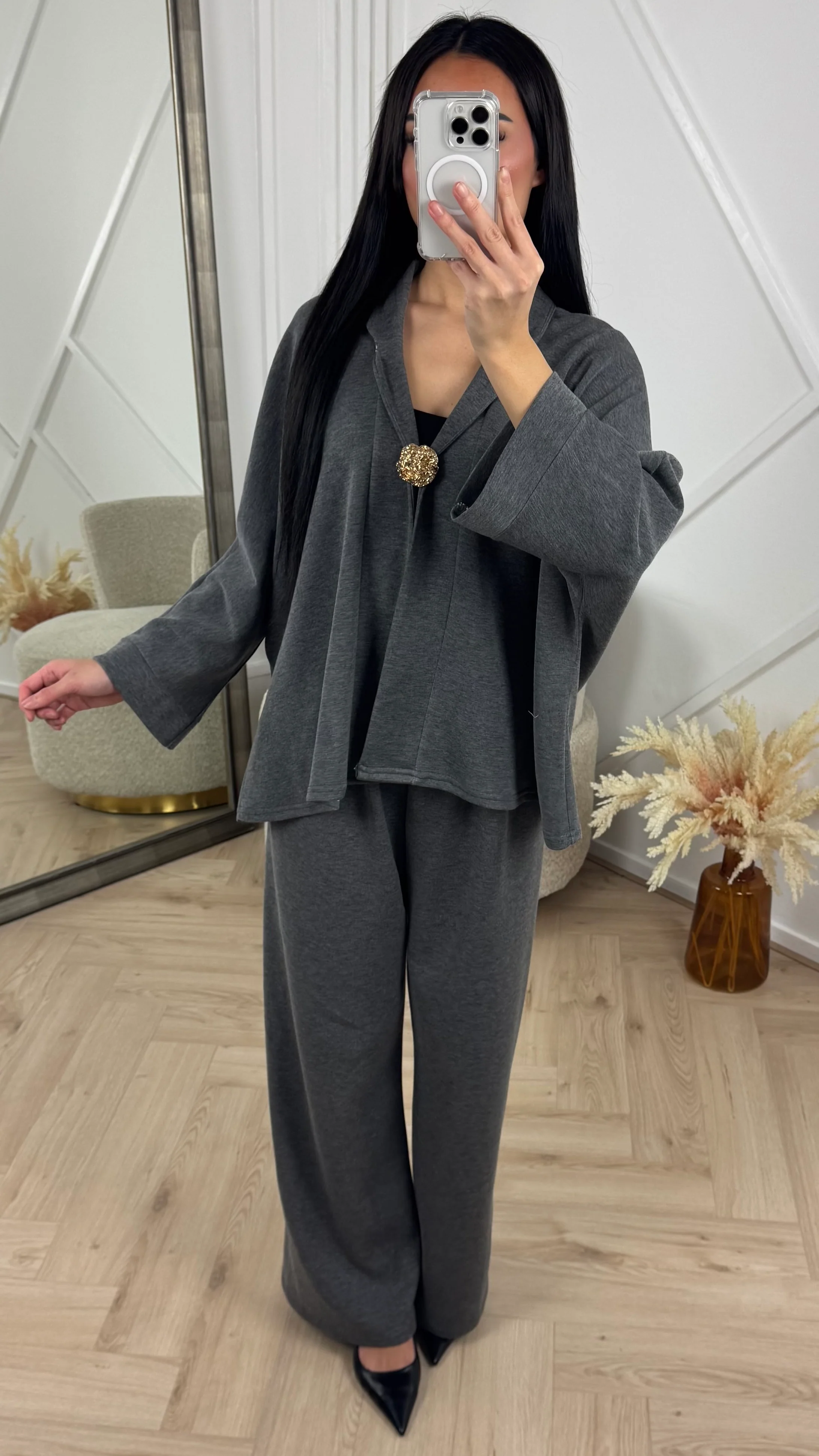 Luxe Viscose Two-Piece Set met Gouden Broche - Image 13