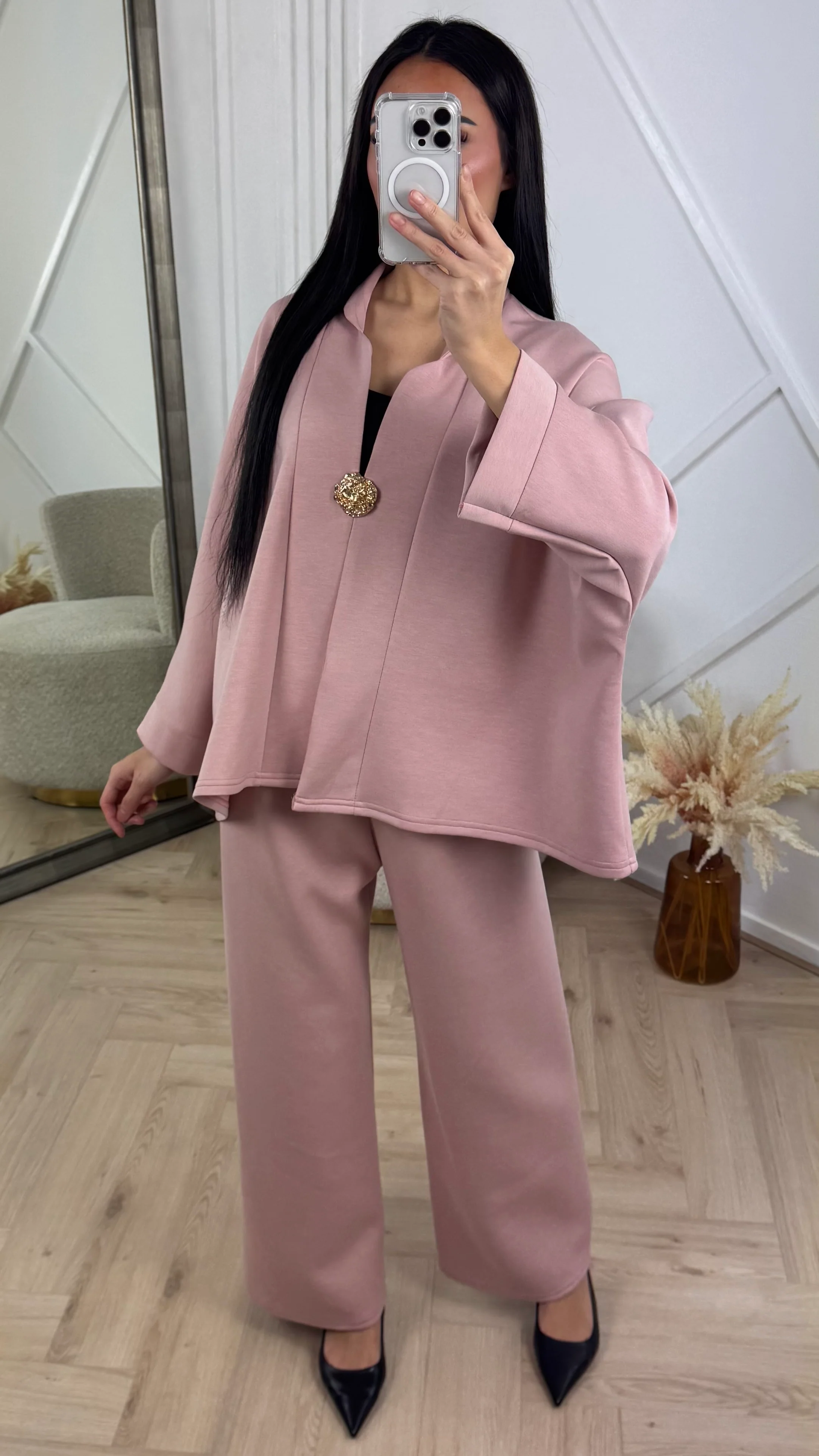 Luxe Viscose Two-Piece Set met Gouden Broche - Image 14