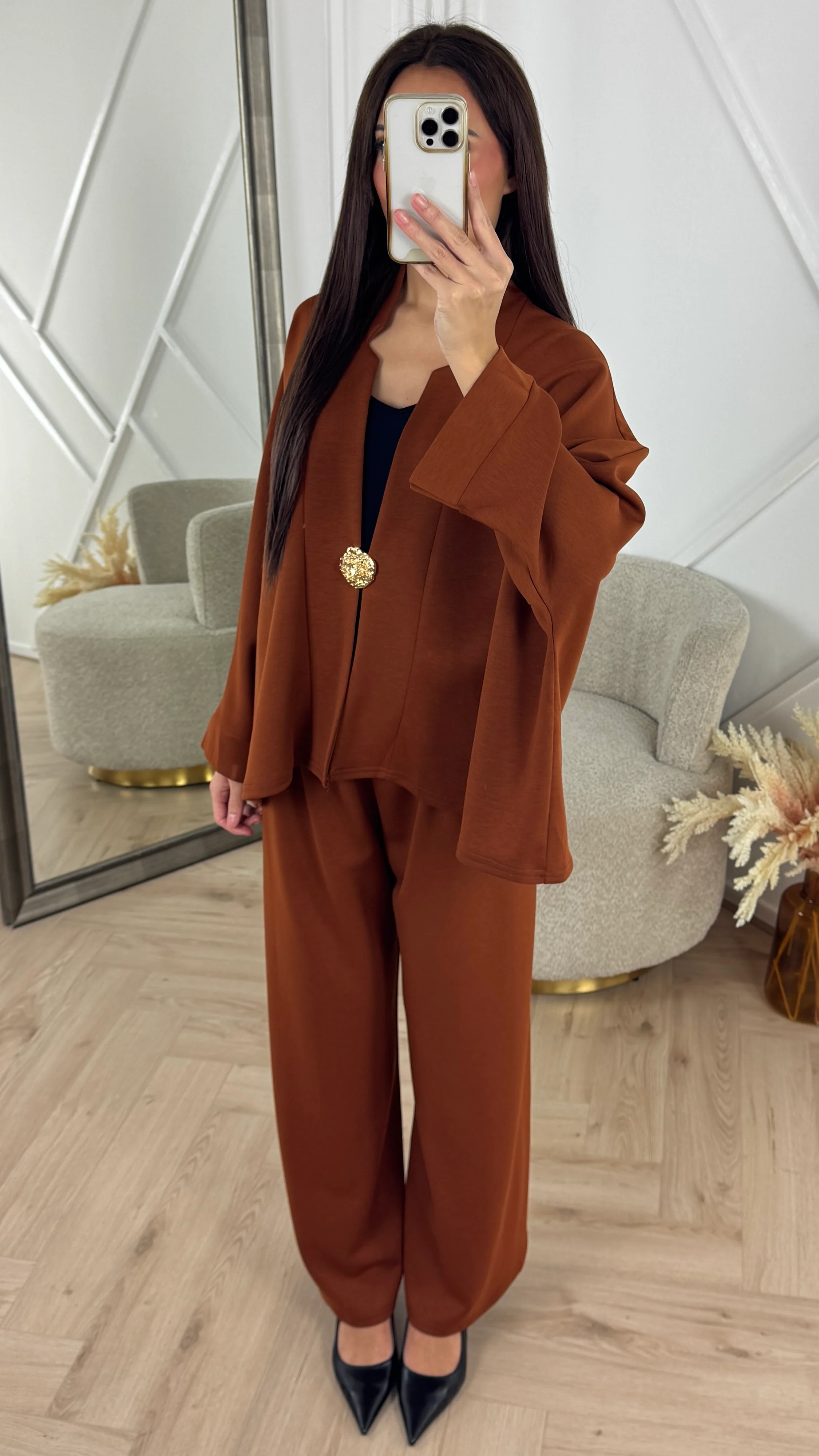 Luxe Viscose Two-Piece Set met Gouden Broche - Image 3