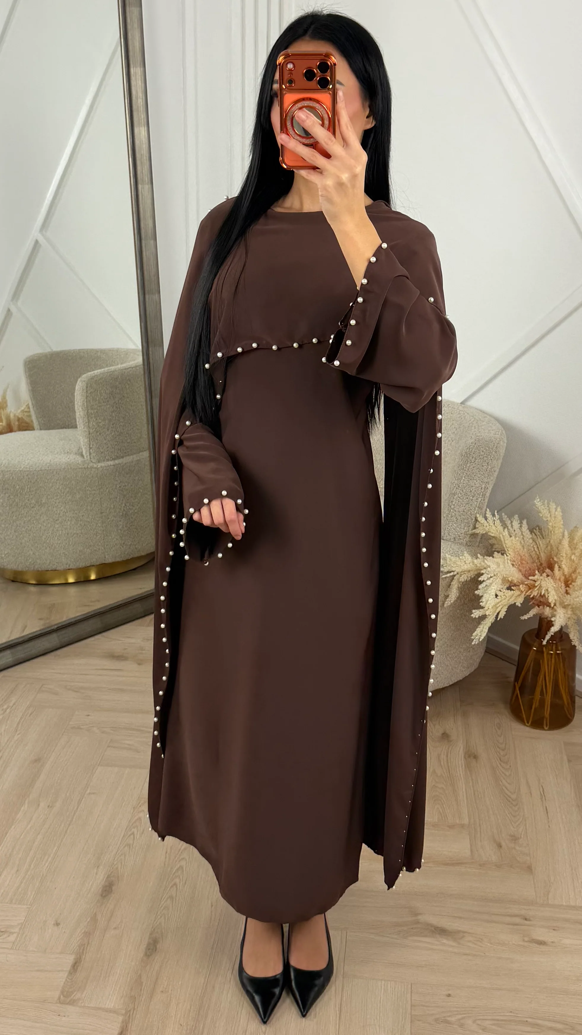 Maxi Jurk met Cape-Effect en Parel Details - Image 8