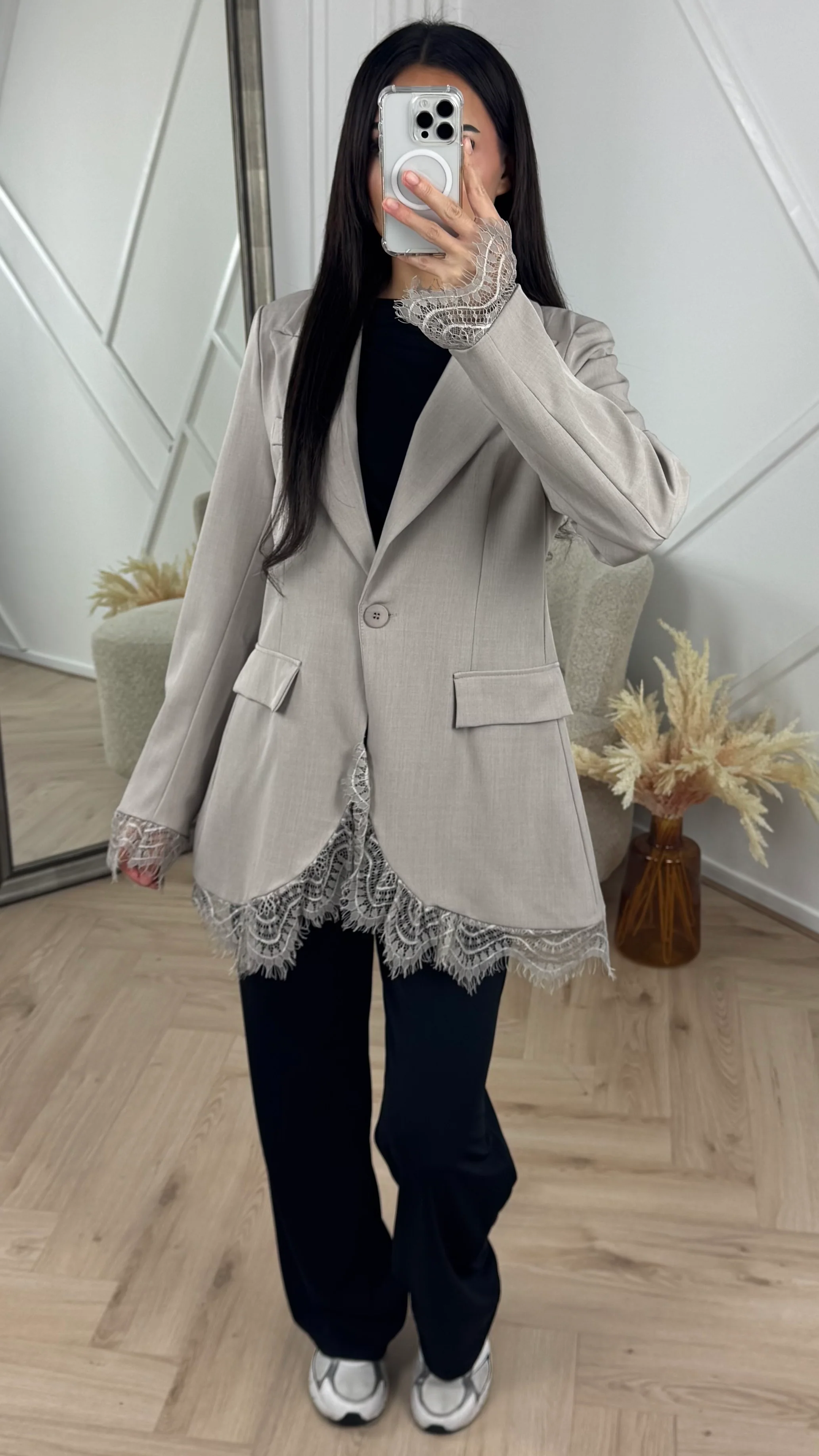 Blazer met Kantdetails en Elegant Layered Effect