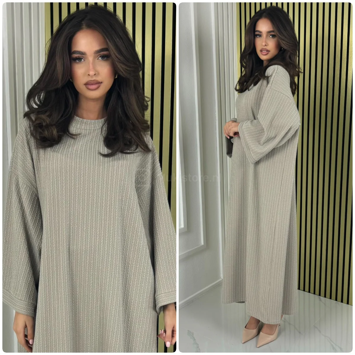 Round Neck Oversized Maxi Curved Line Thick Material - Image 4