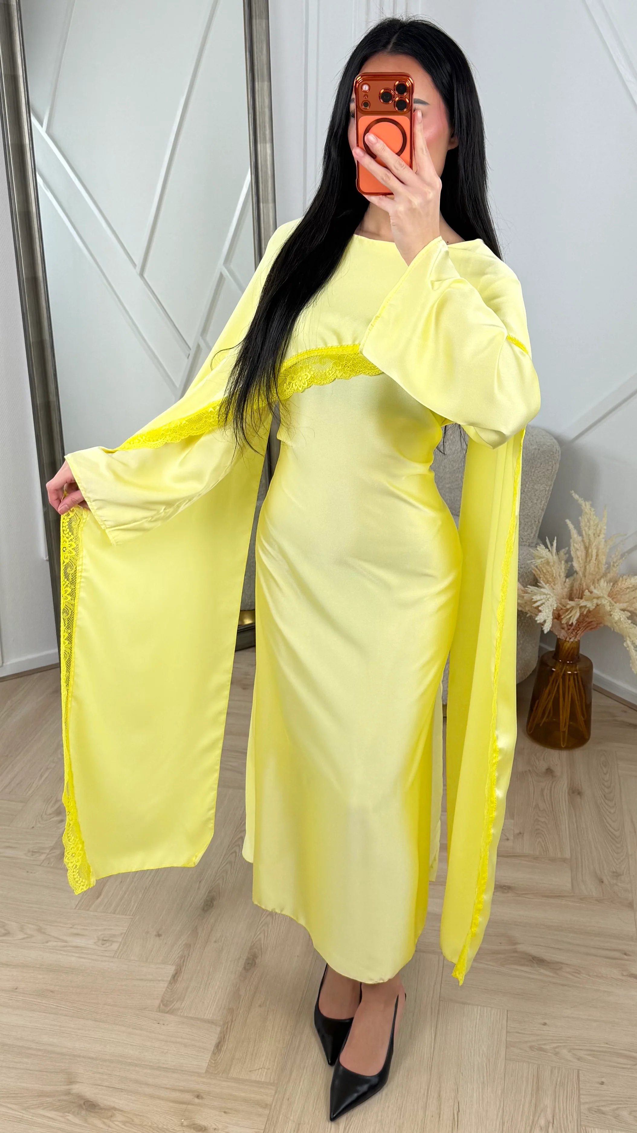 Satijnen Abaya Jurk met Kantdetail en Cape Overslag