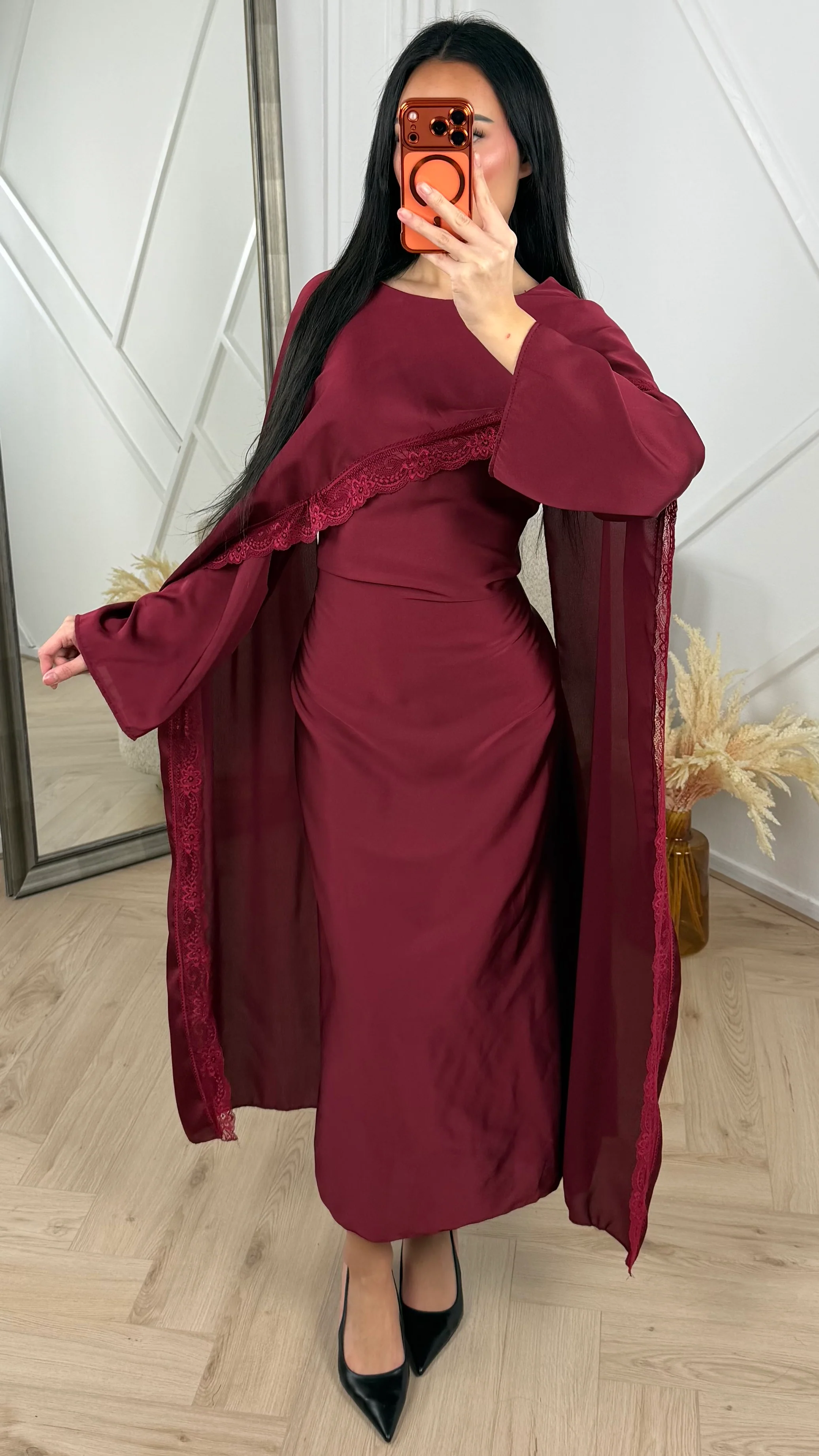 Satijnen Abaya Jurk met Kantdetail en Cape Overslag - Image 8