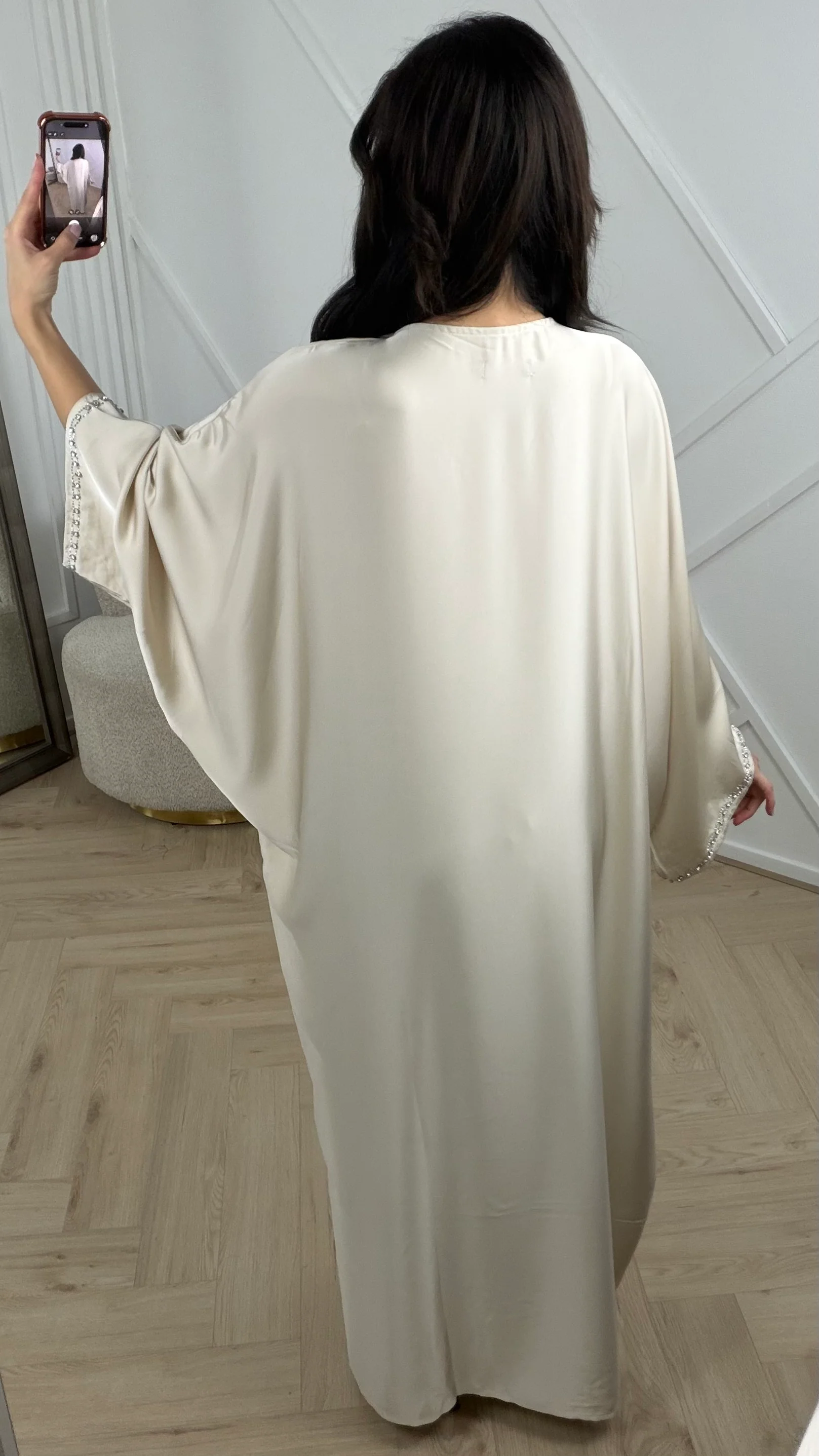 Satijnen Abaya Maxi Jurk met V-Hals en Strass Details - Image 8