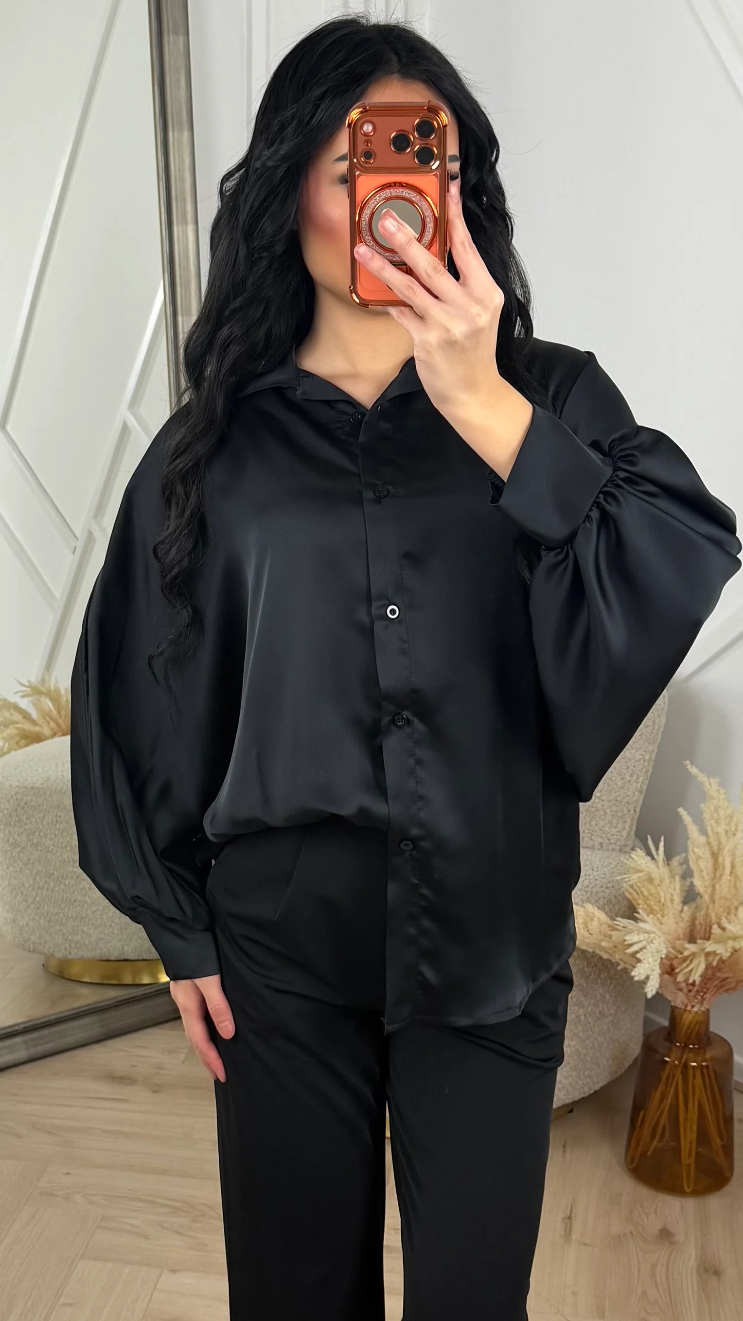 Satijnen Blouse met Pofmouwen en Knoopsluiting - Image 3