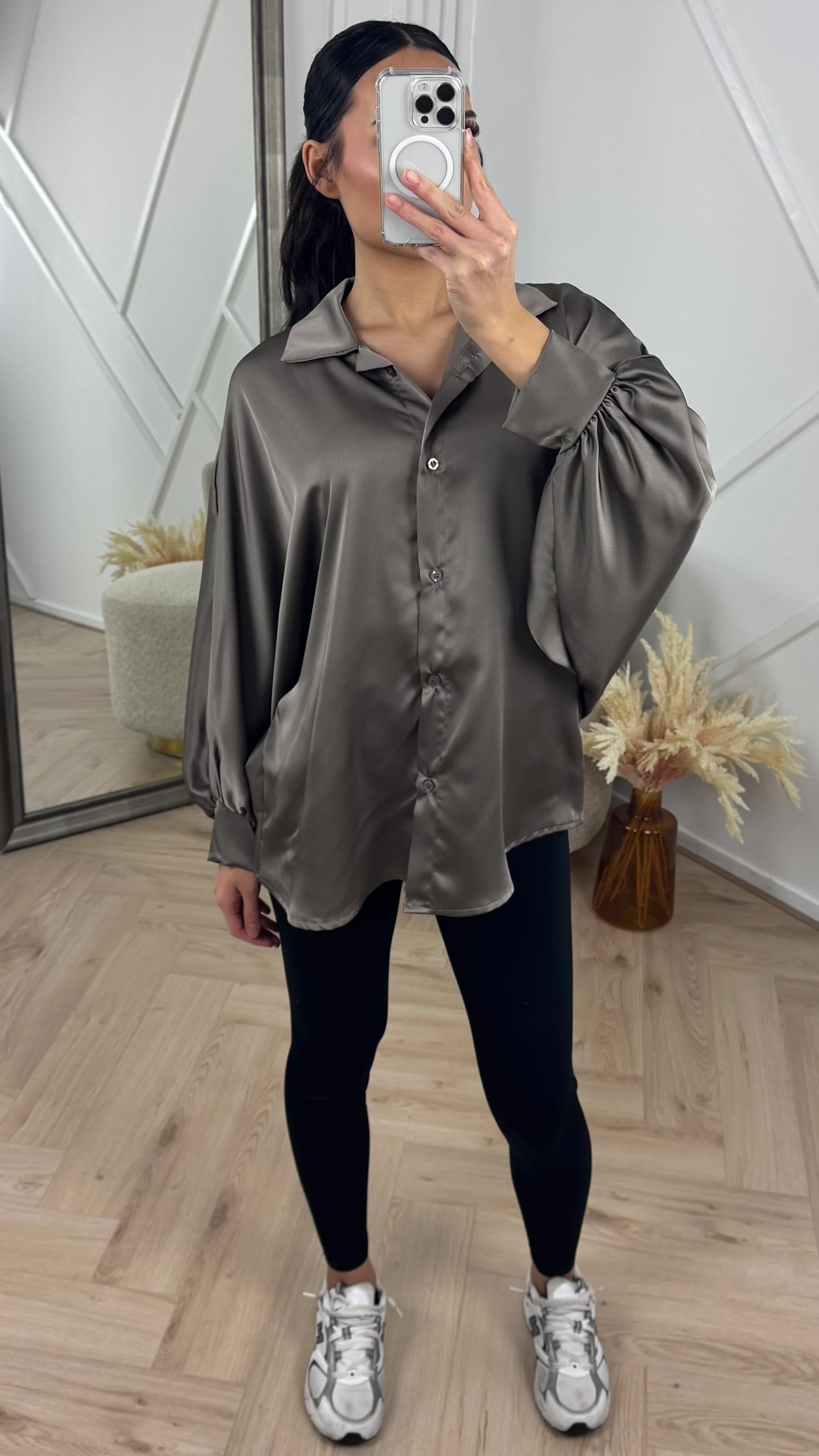 Satijnen Blouse met Pofmouwen en Knoopsluiting - Image 5