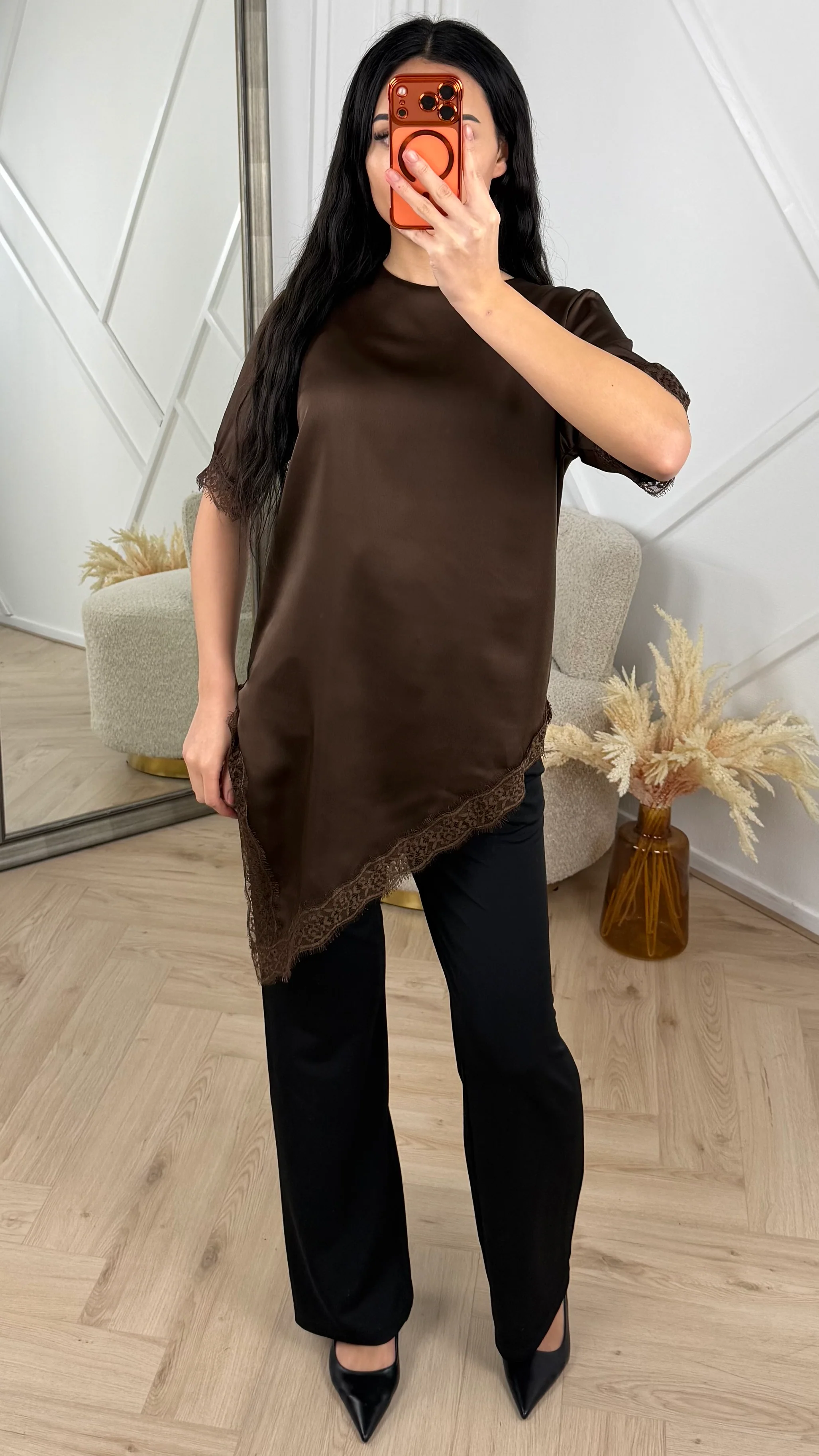 Satijnen Top met Asymmetrische Kantafwerking - Image 3