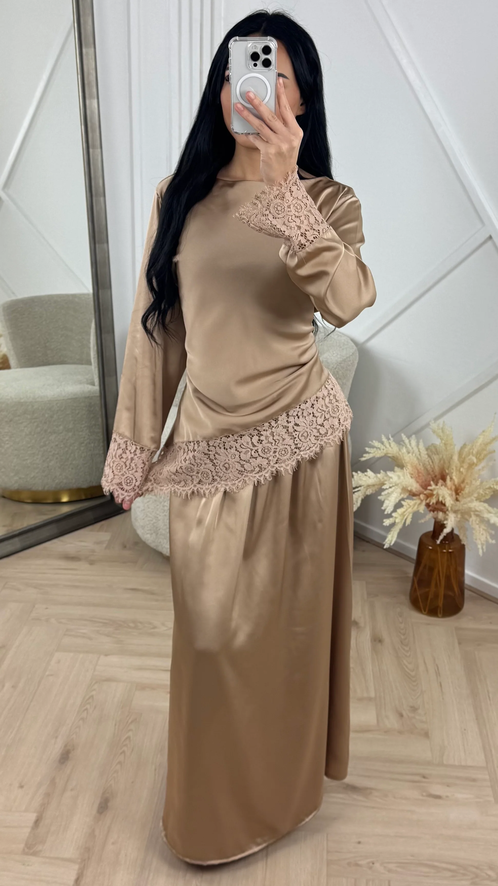 Satijnen Two-Piece Set met Kantdetails