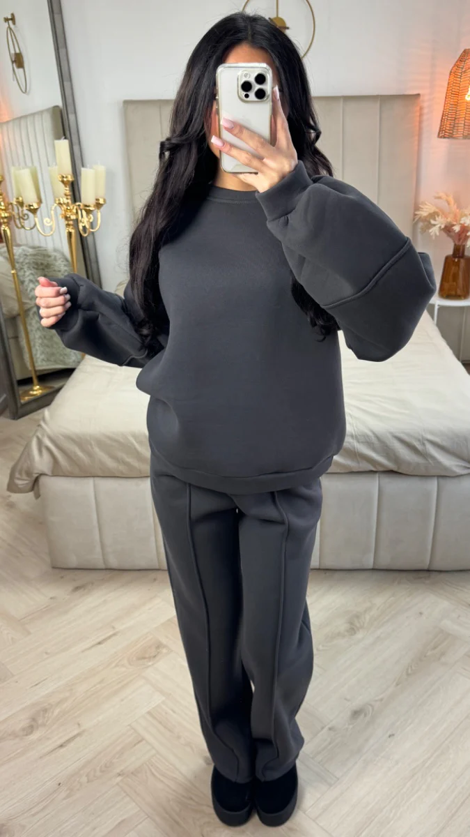 Thick Jogging Set Seam Detail - Image 10