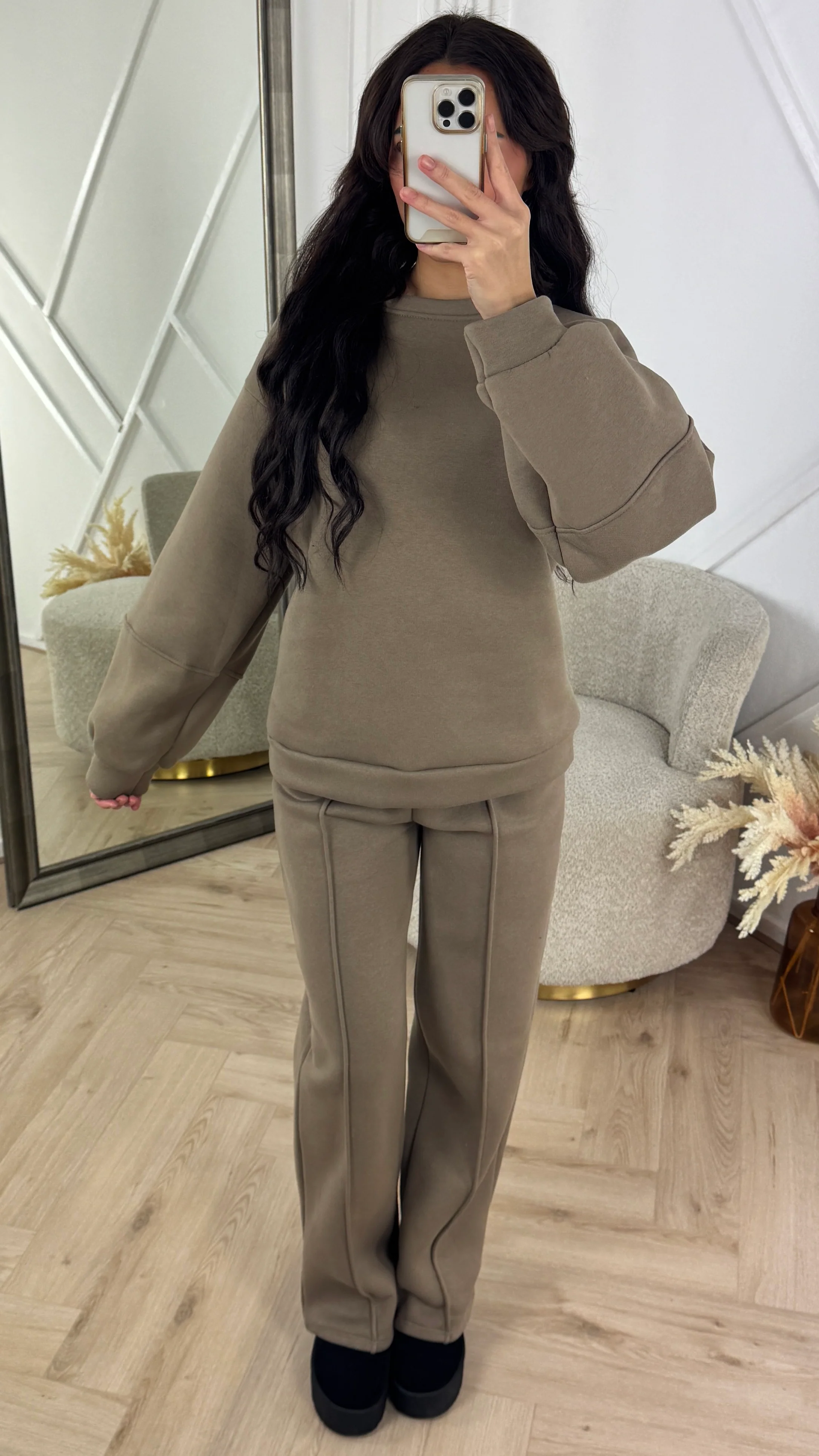 Thick Jogging Set Seam Detail - Image 4