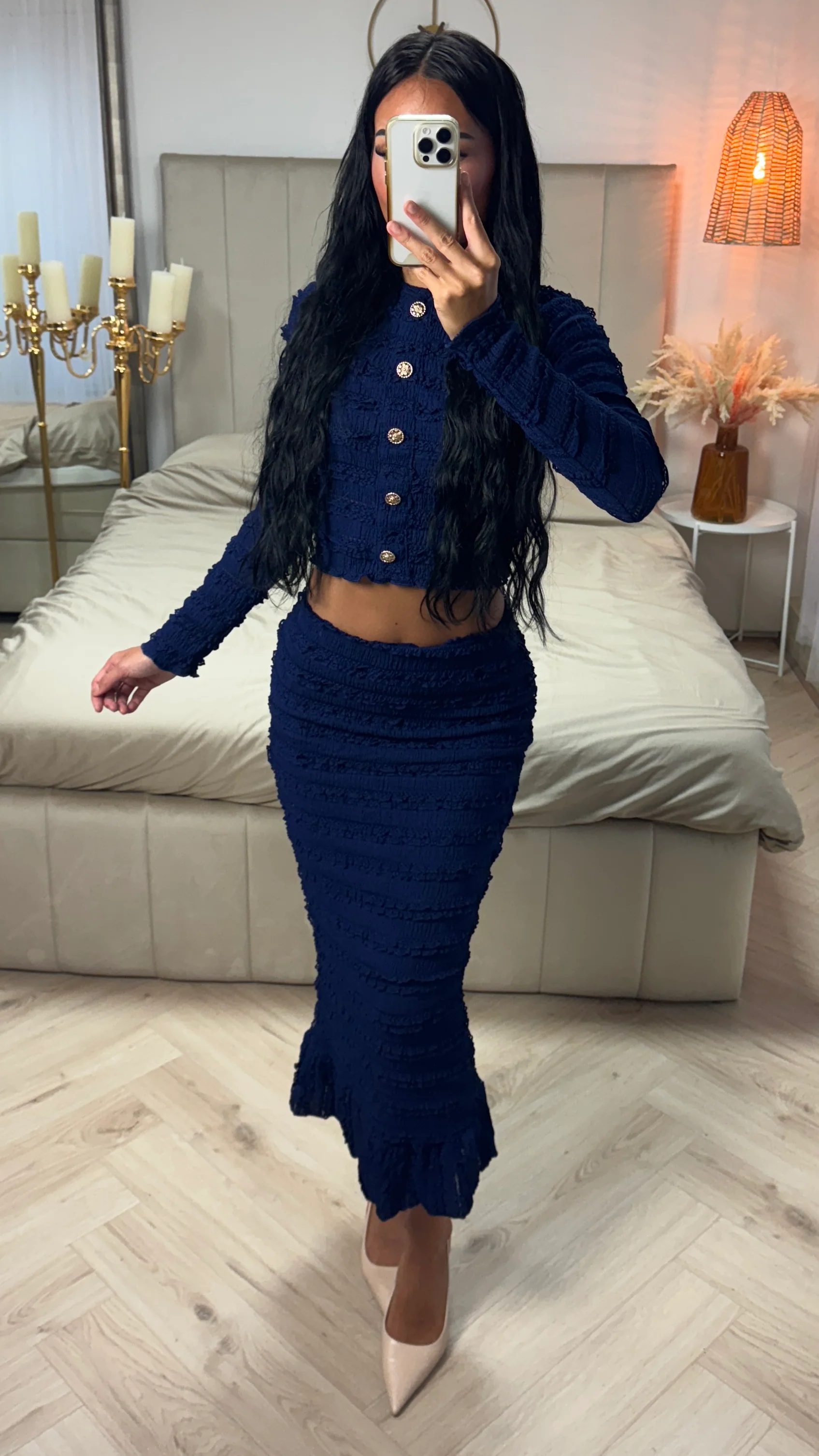 Tweedelige Set met Crop Blouse en Midi Rok – Gouden Knopen - Image 3