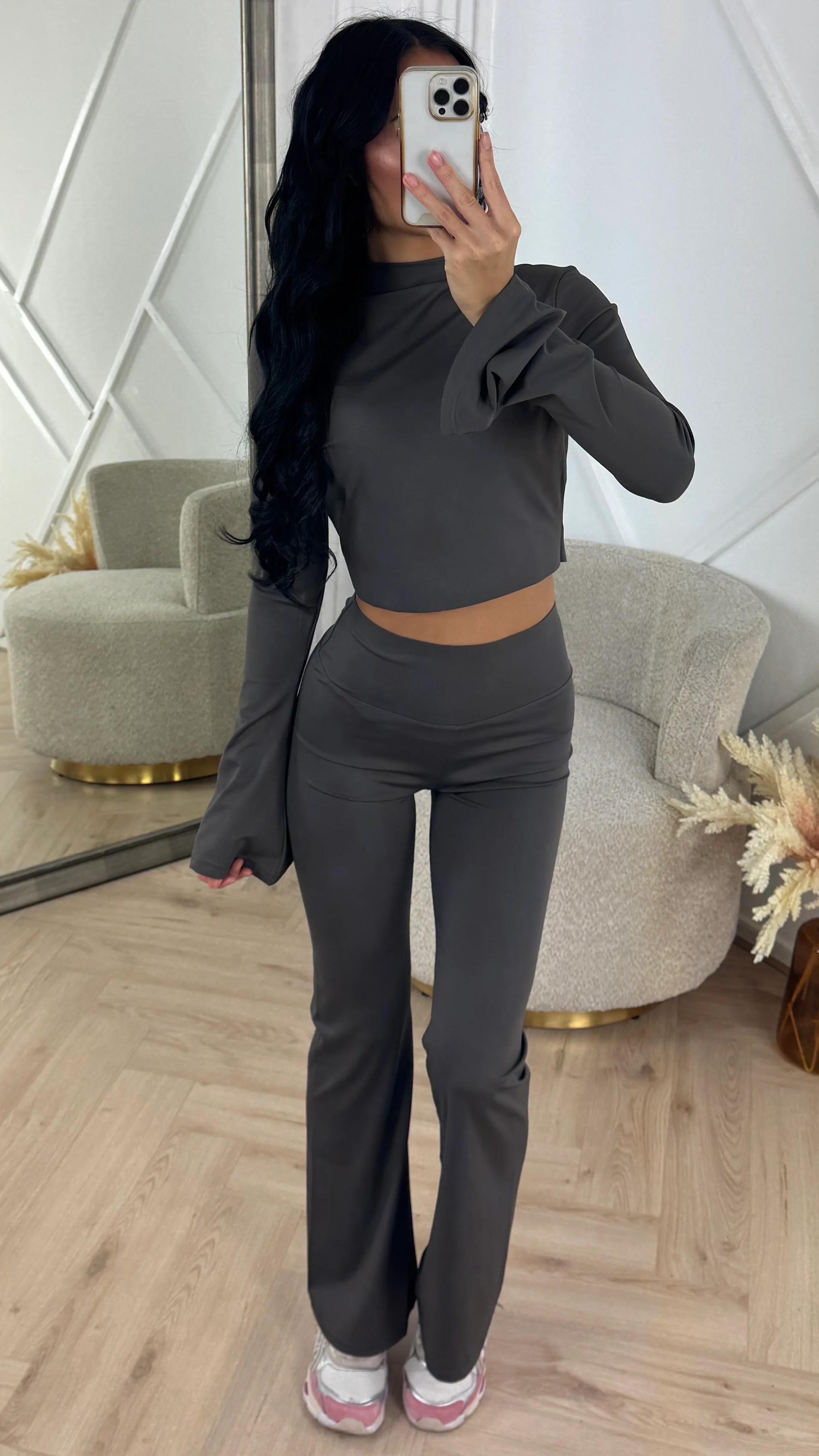 Two-Piece Stretch Set met Flared Broek & Hoge Hals