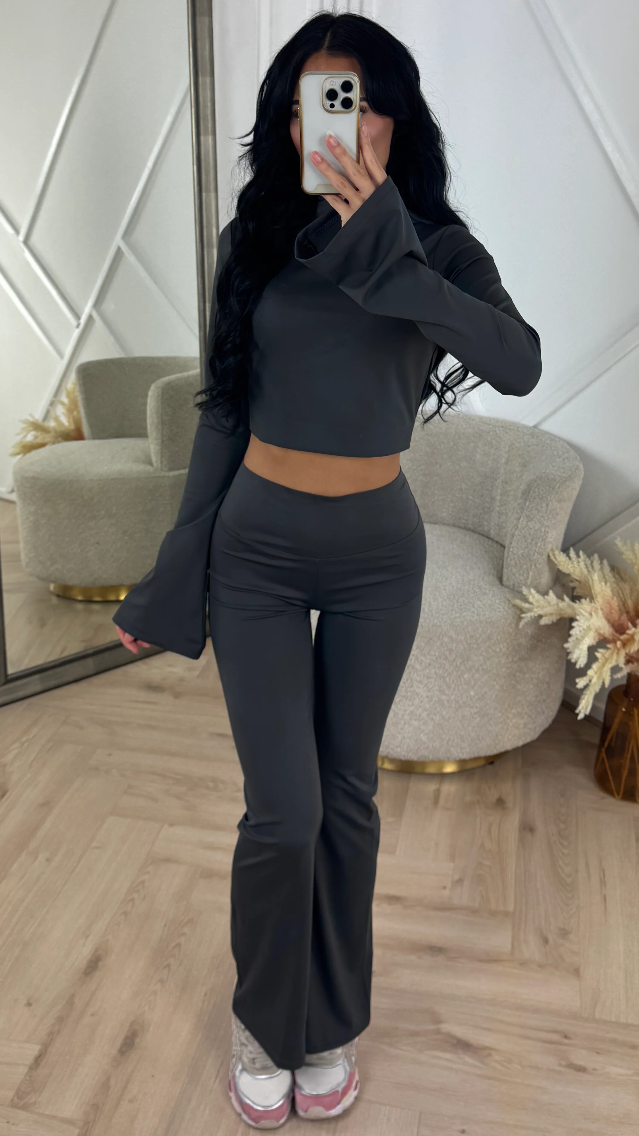 Two-Piece Stretch Set met Flared Broek & Hoge Hals - Image 3