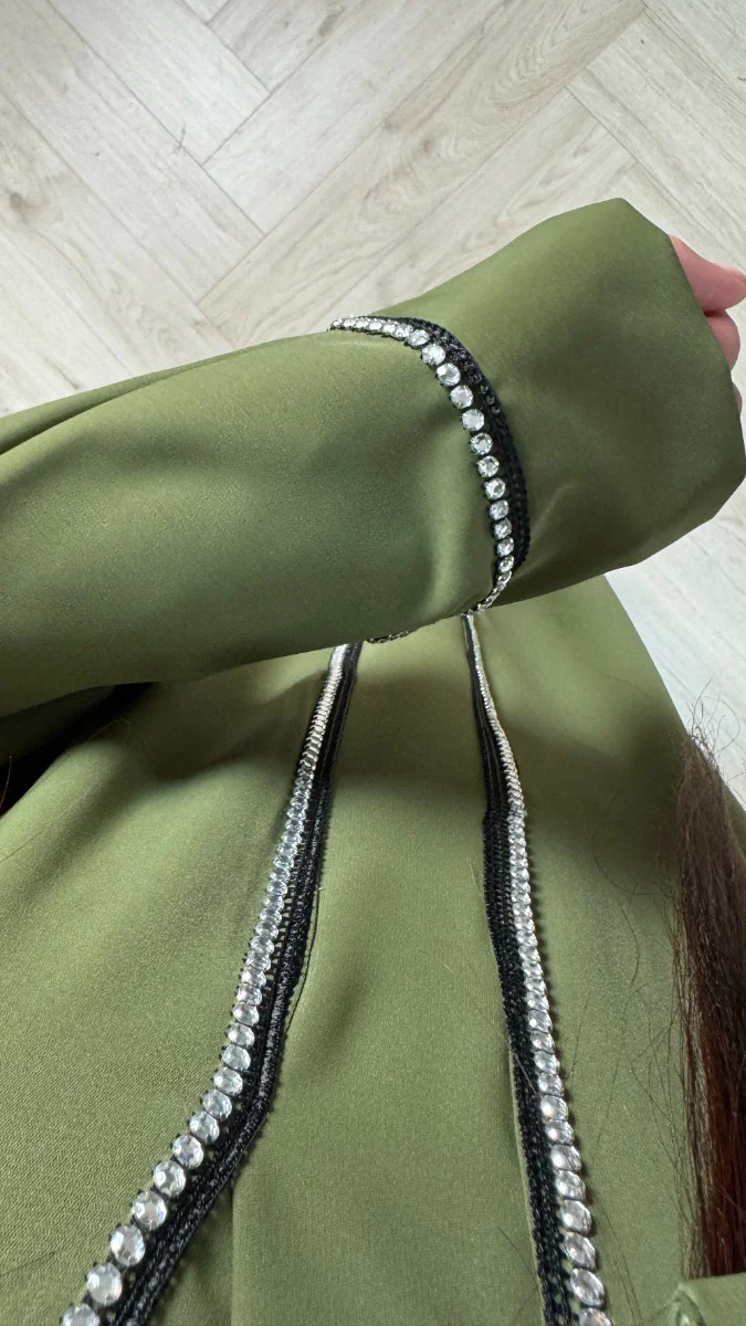 V Neck Abaya Diamonds - Image 3