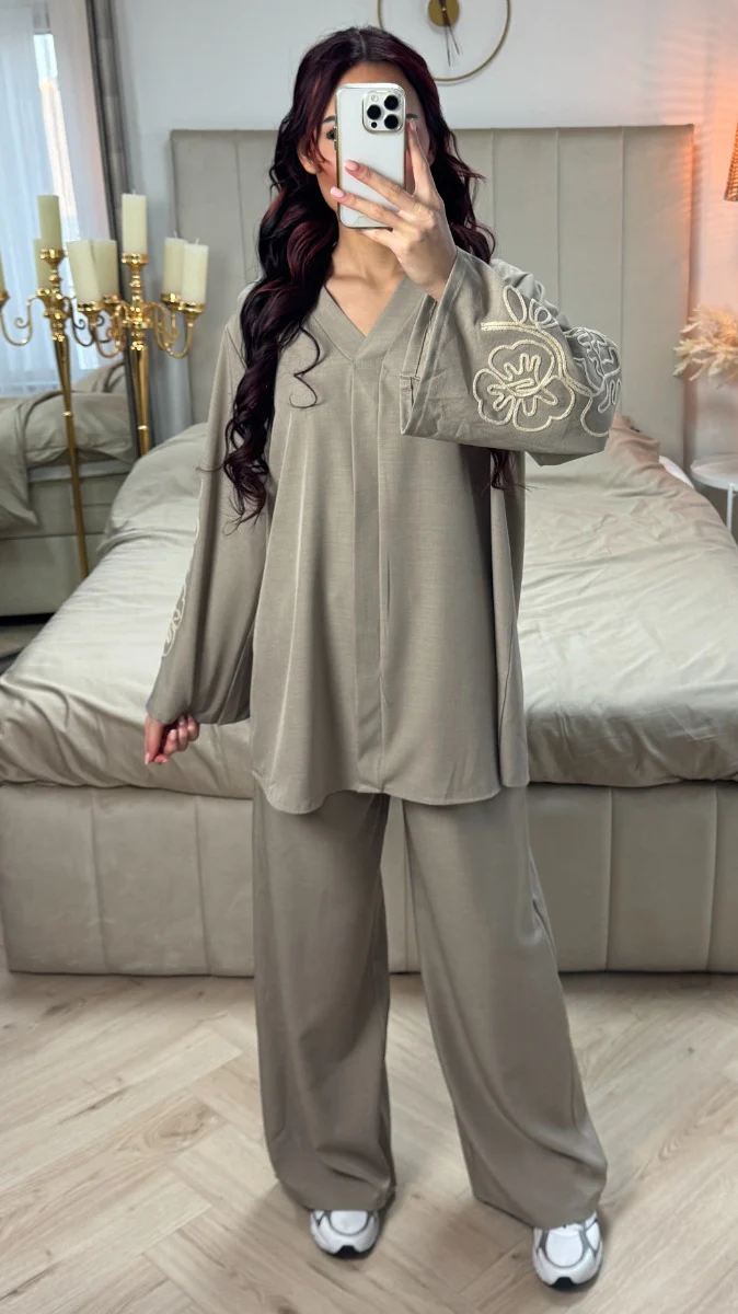 V Neck Set Embroidery Sleeves - Image 5